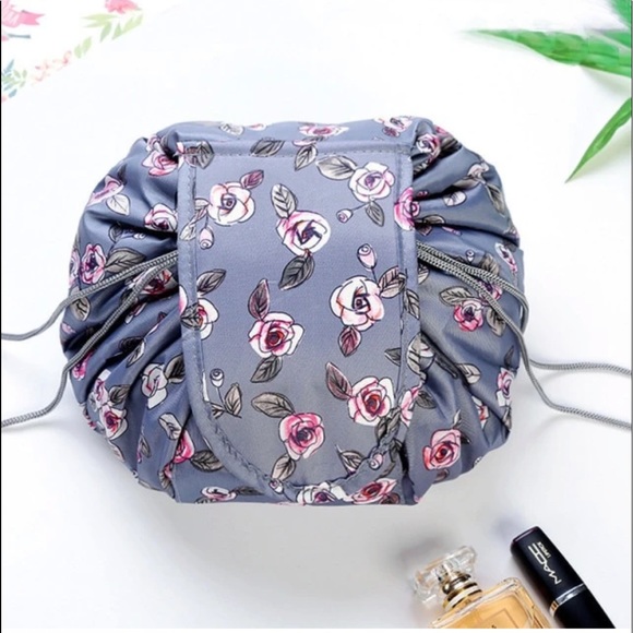 Drawstring makeup/toiletry Bag - Picture 2 of 6